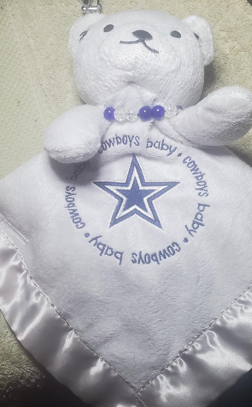 Baby shower bear with bracelet